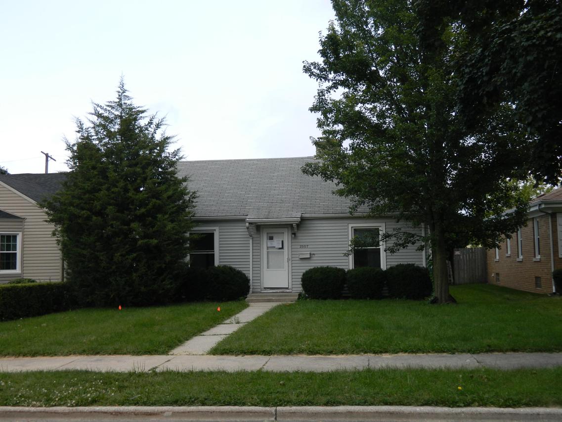 2507 Russet St, Racine, WI 53405