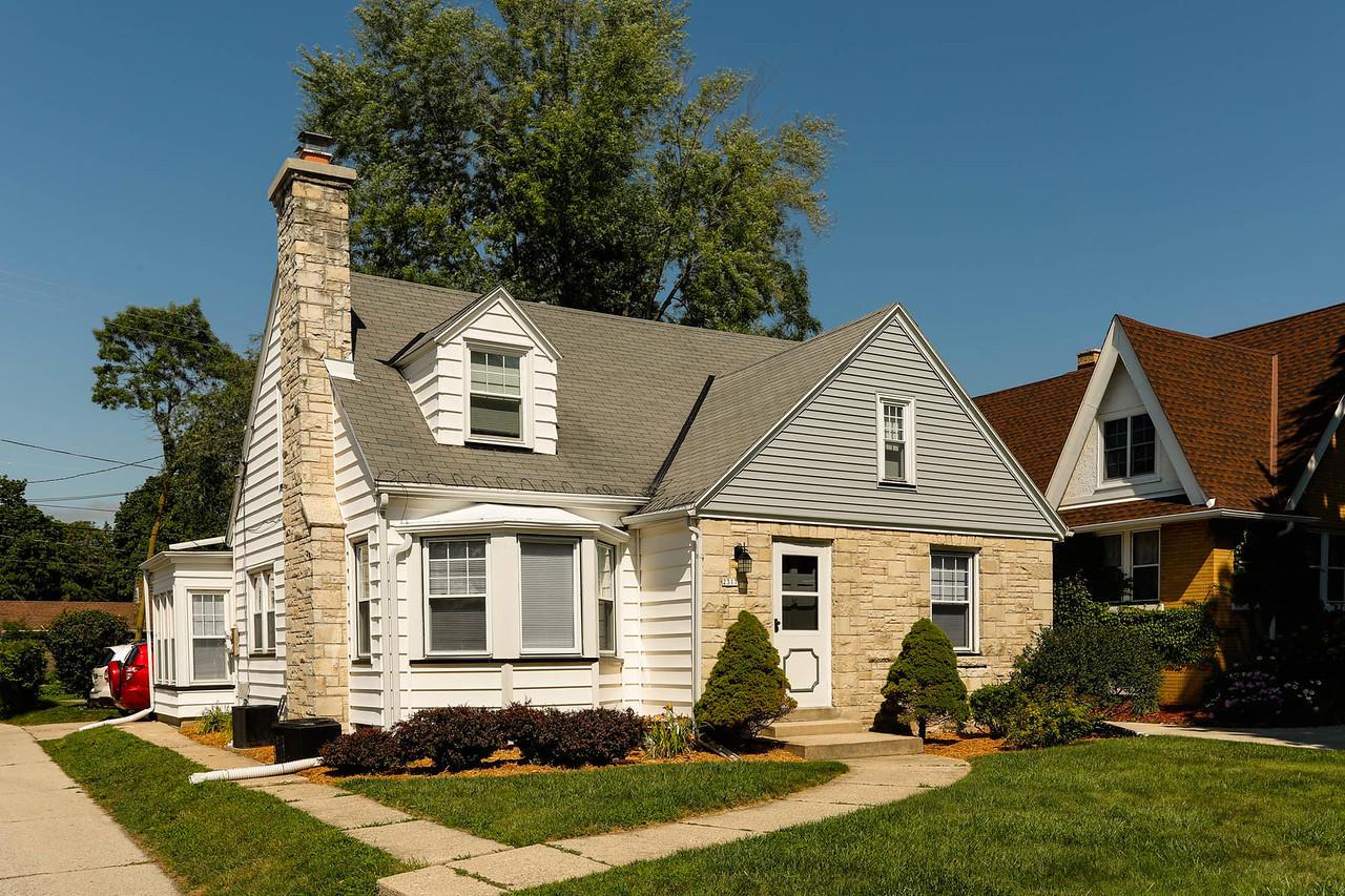2317 N 101 St., Wauwatosa, WI 53226