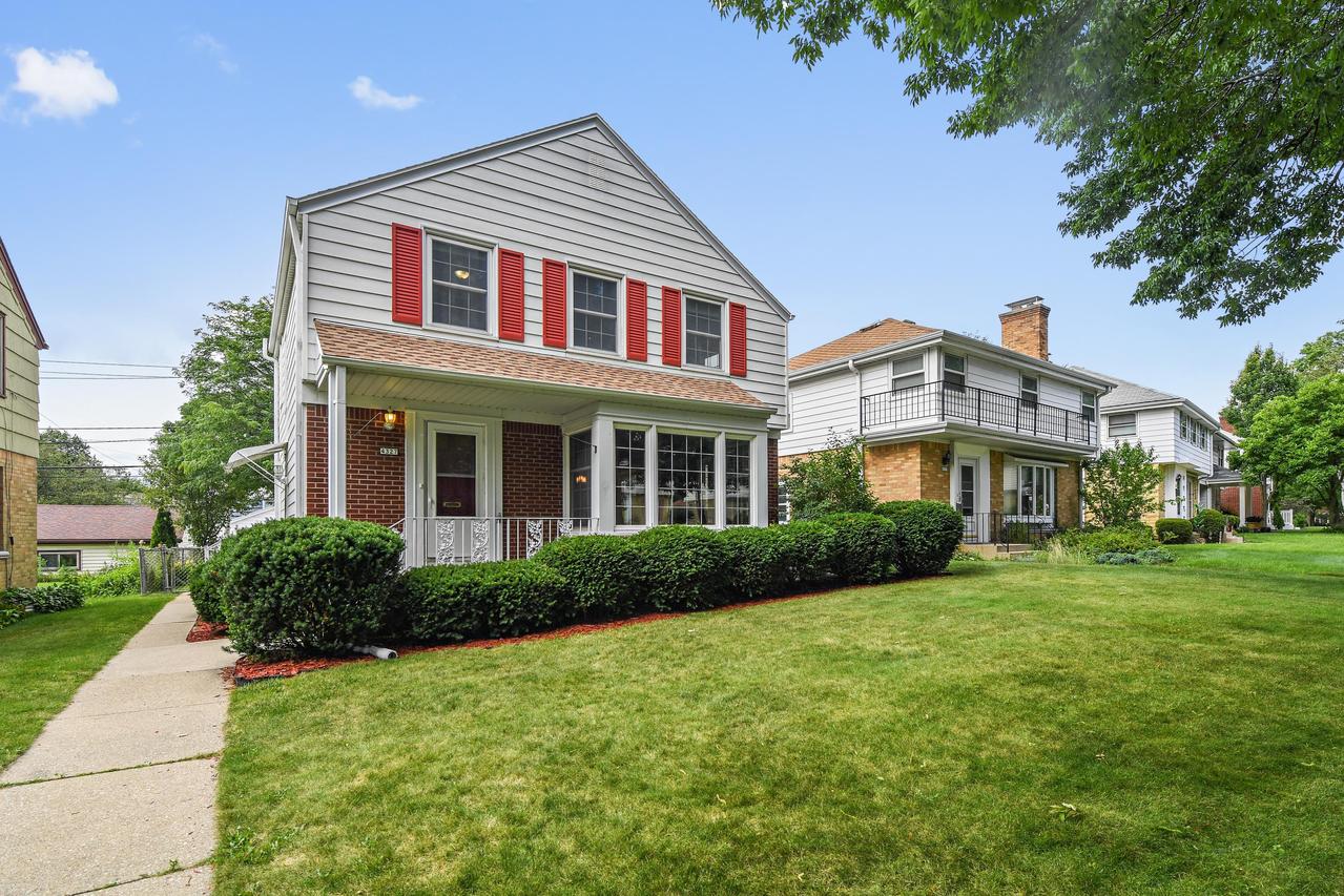 4327 N Marlborough Dr, Shorewood, WI 53211