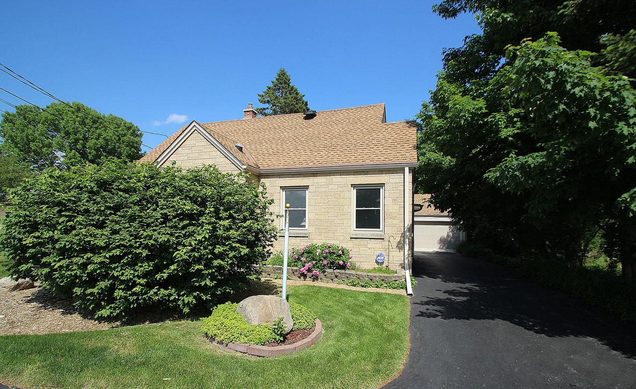 1940 S Sunnyslope Rd., New Berlin, WI 53151