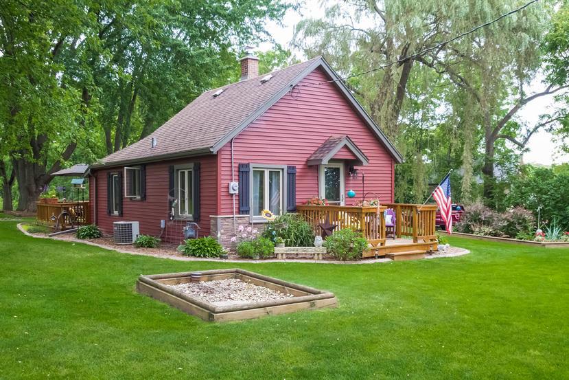 S54W29004 Saylesville Rd, Genesee, WI 53189