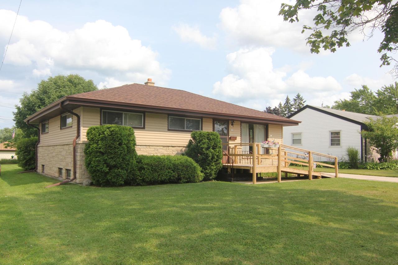 932 2nd Ave, Grafton, WI 53024