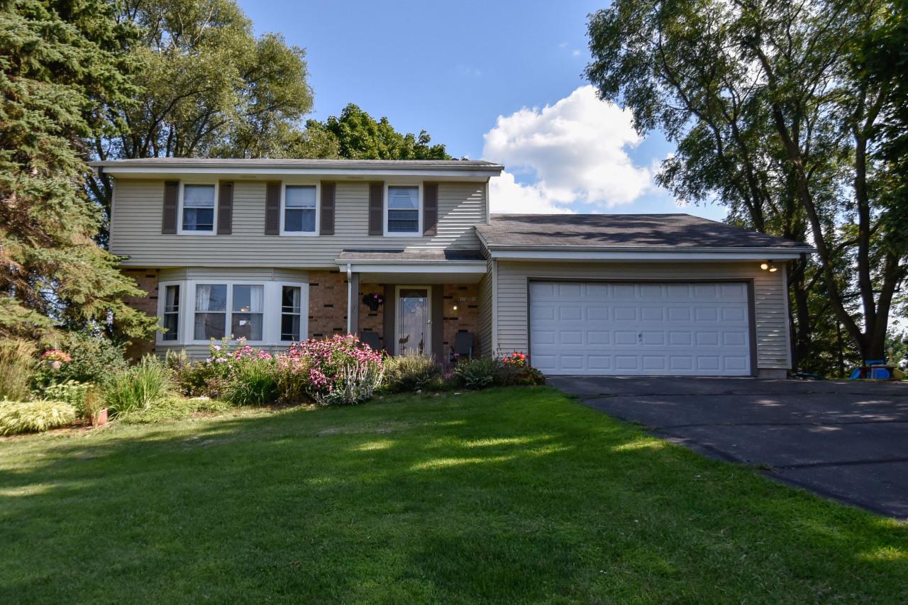 W274N386 Highview Ln., Pewaukee, WI 53188