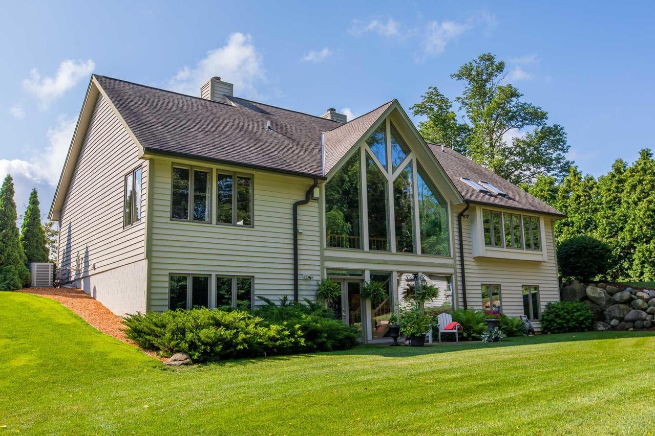 W199S6865 Adrian Dr, Muskego, WI 53150
