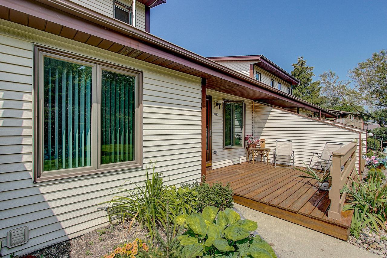 3745 Cheyenne Ct, Caledonia, WI 53404