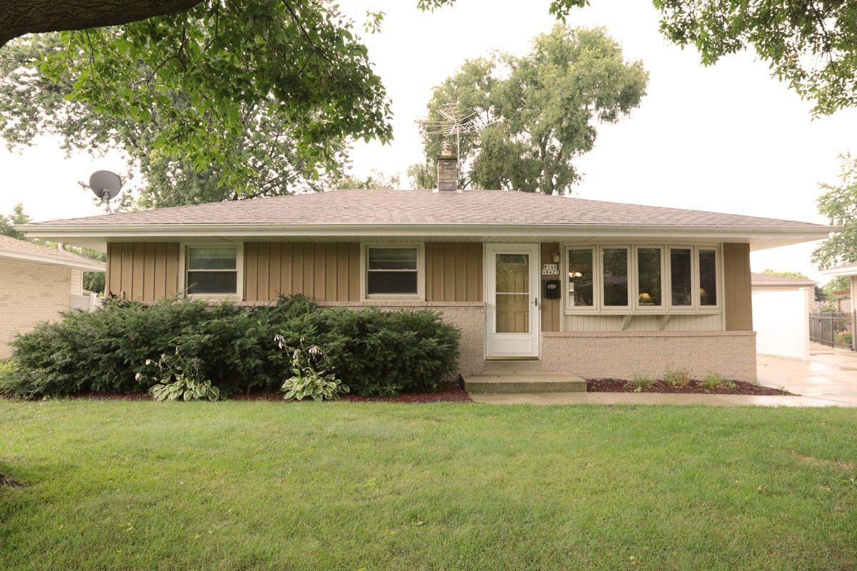W148N8427 Albert Pl., Menomonee Falls, WI 53051