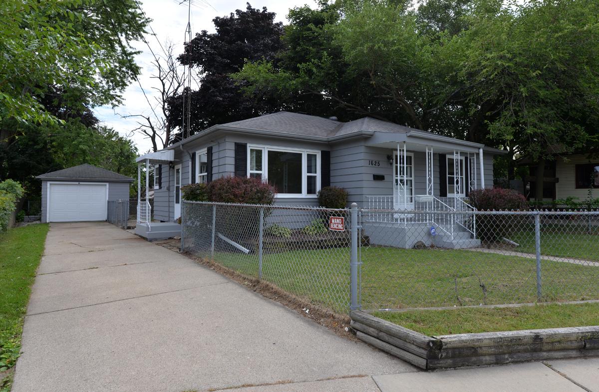 1625 Rapids Dr, Racine, WI 53404