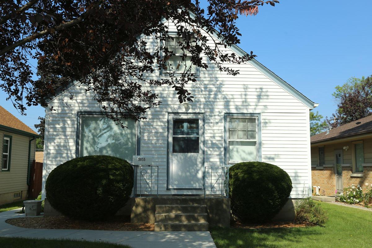 3055 S 95th St, West Allis, WI 53227