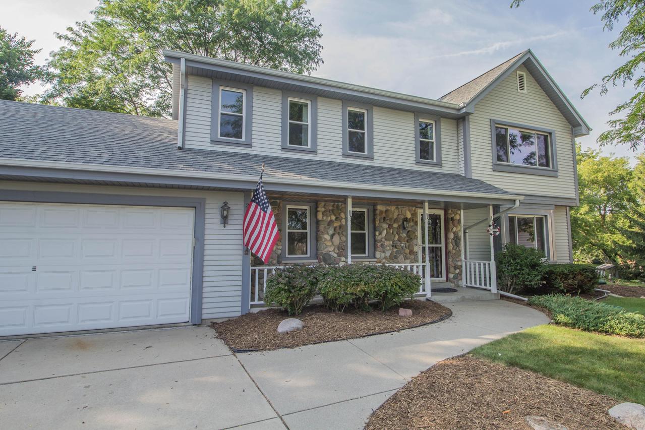 2200 Napa Trl, Waukesha, WI 53188