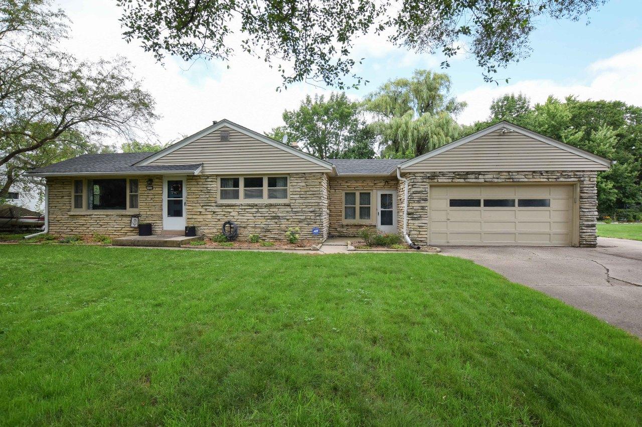 17714 W West View, New Berlin, WI 53146
