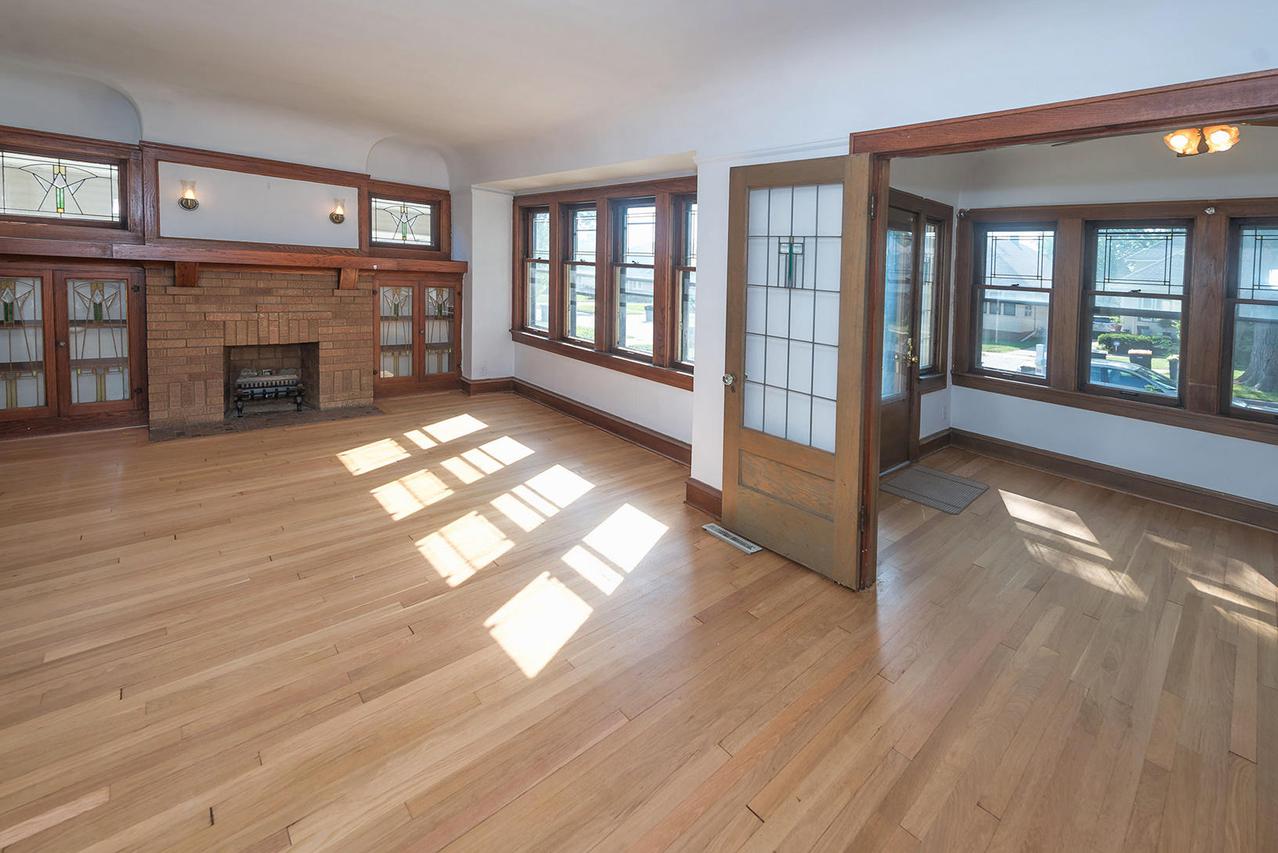 2346 N 61st, Wauwatosa, WI 53213