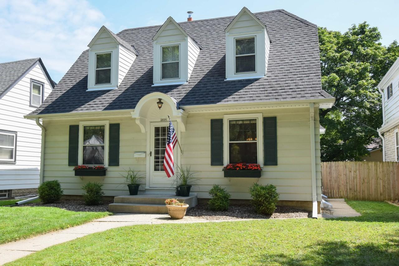 4628 N Elm Tree Rd., Glendale, WI 53209