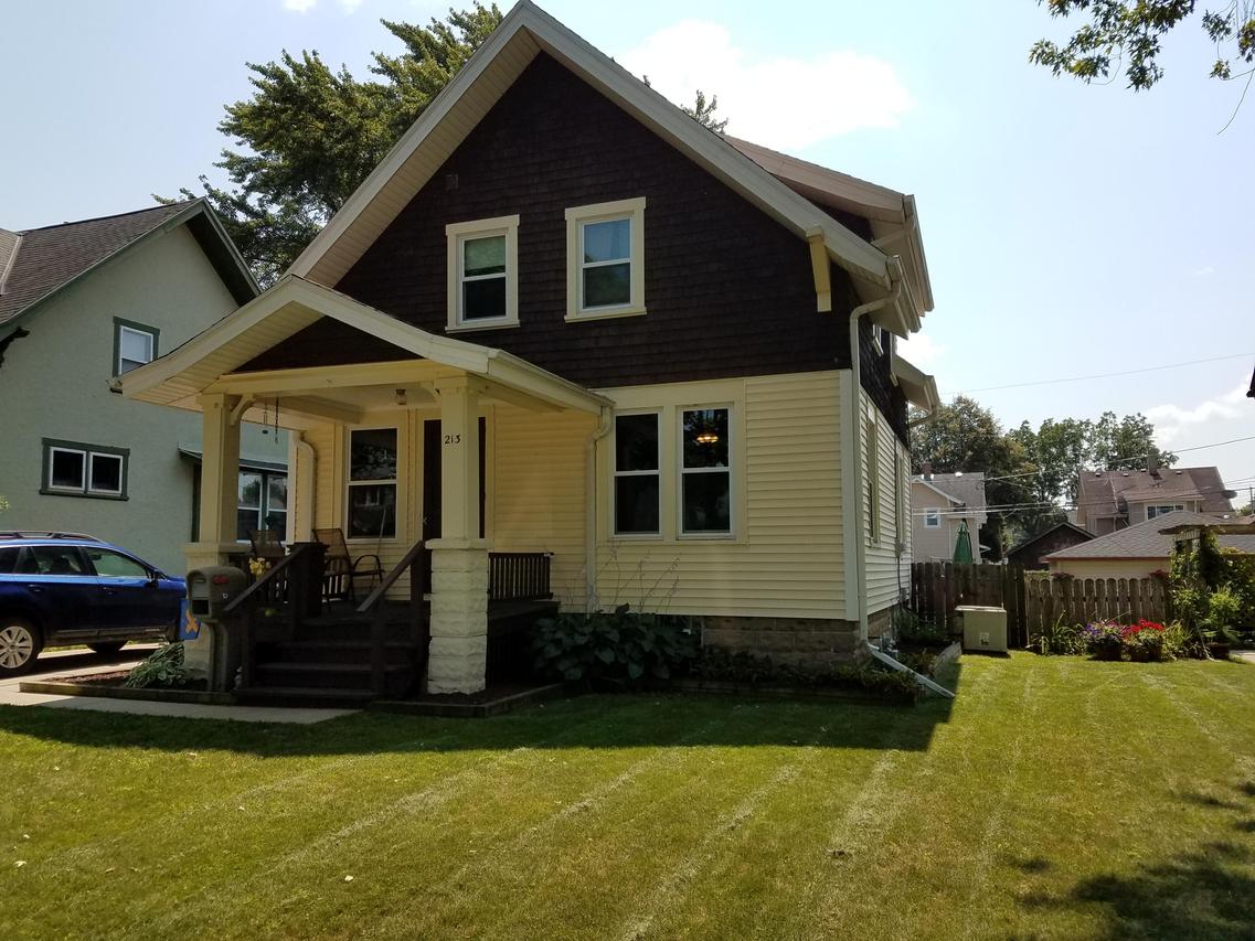 213 Harrison Ave, Waukesha, WI 53186