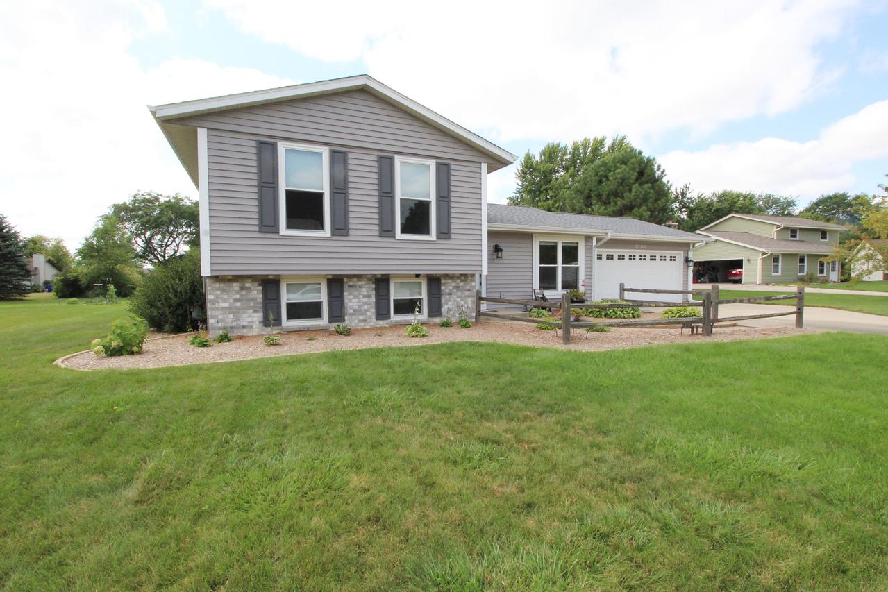 W208S10489 N Karen Ct, Muskego, WI 53150