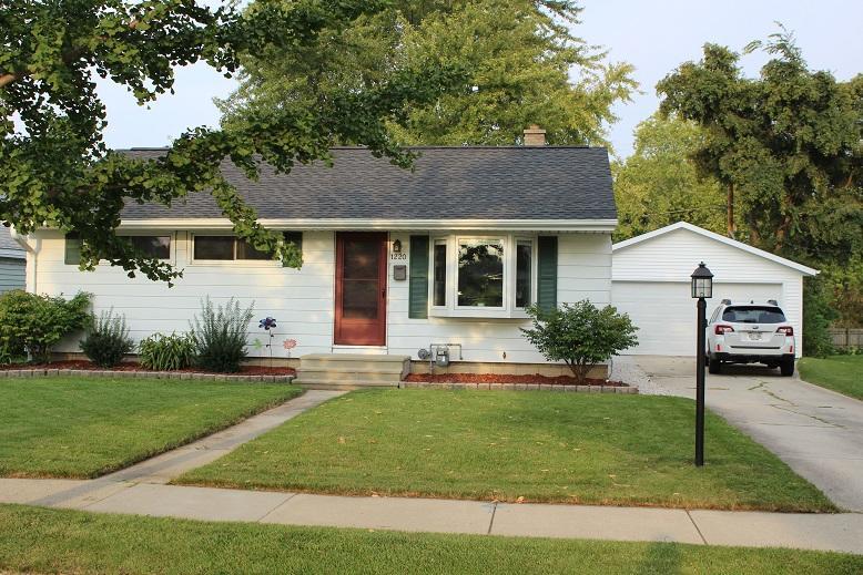 1220 4th Ave, Grafton, WI 53024