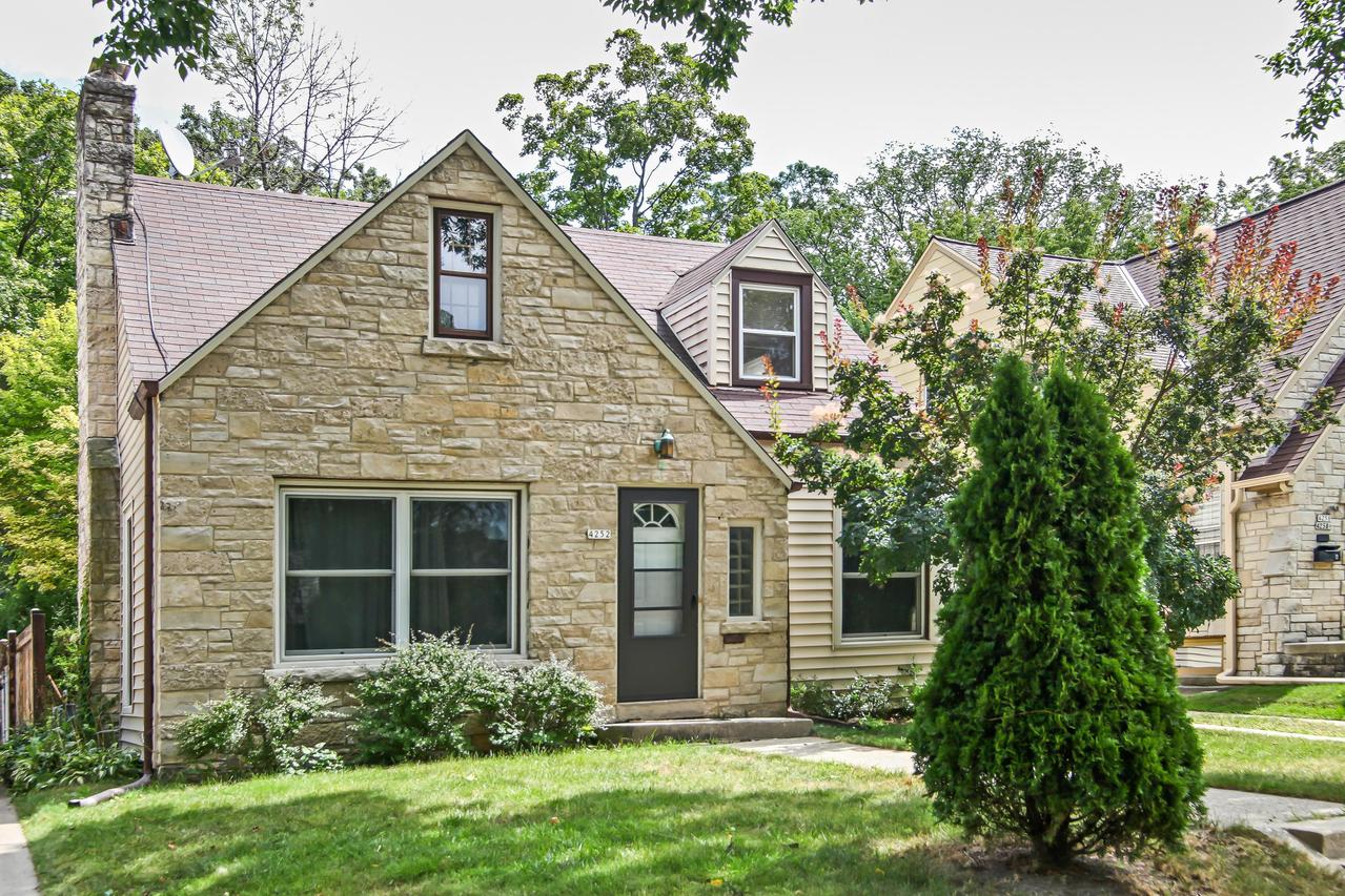4252 S Austin St, Milwaukee, WI 53207
