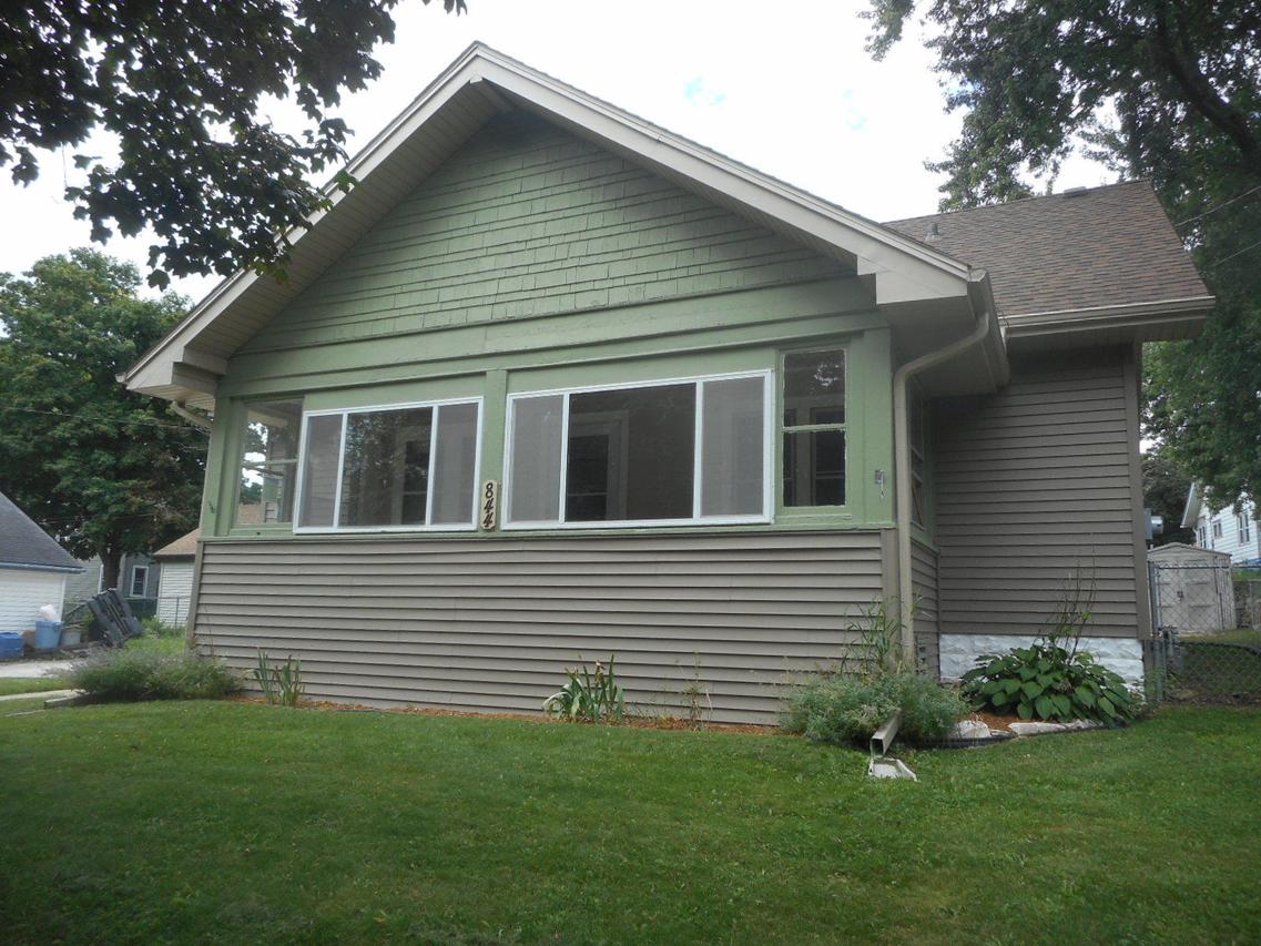844 Perkins Ave, Waukesha, WI 53186