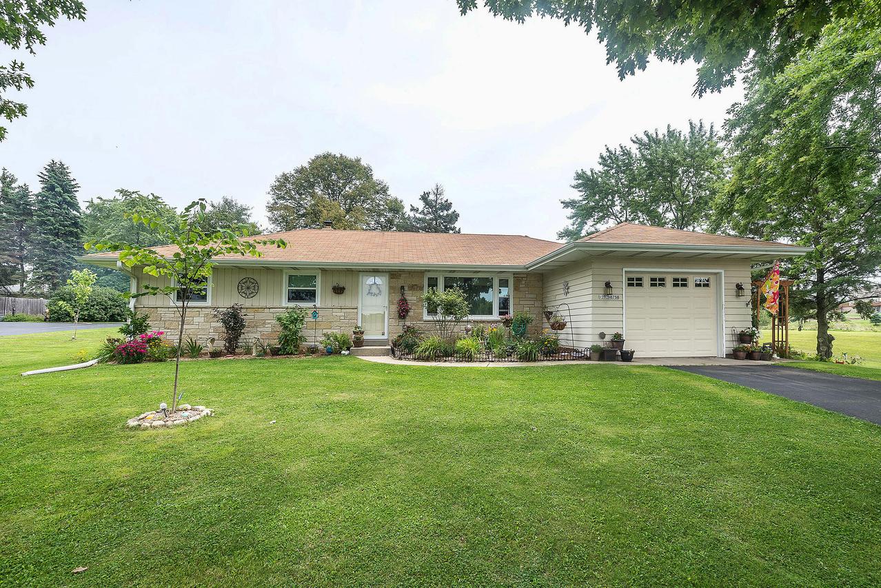 W282N6758 Winkleman Rd, Merton, WI 53029