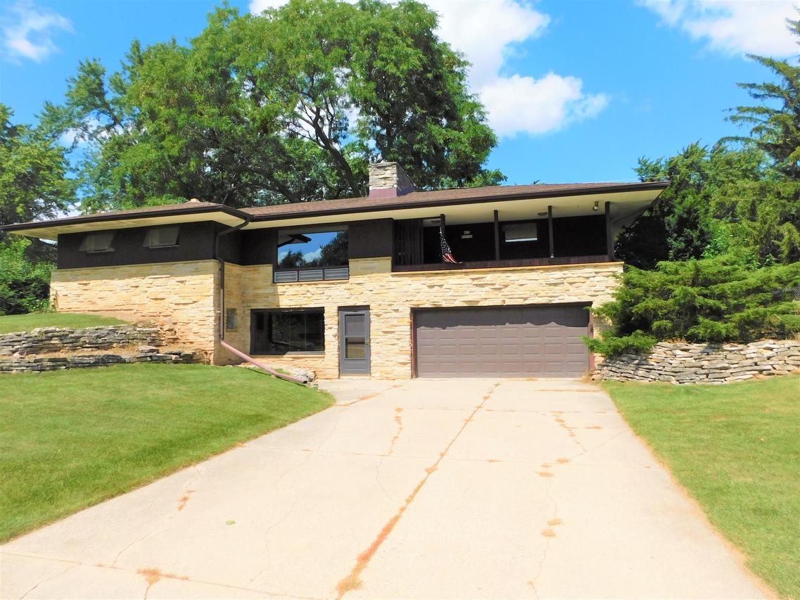 N77W14930 Wood View, Menomonee Falls, WI 53051