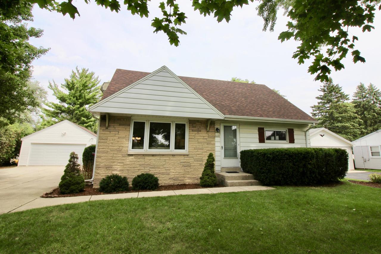 5220 W Dean Rd, Brown Deer, WI 53223