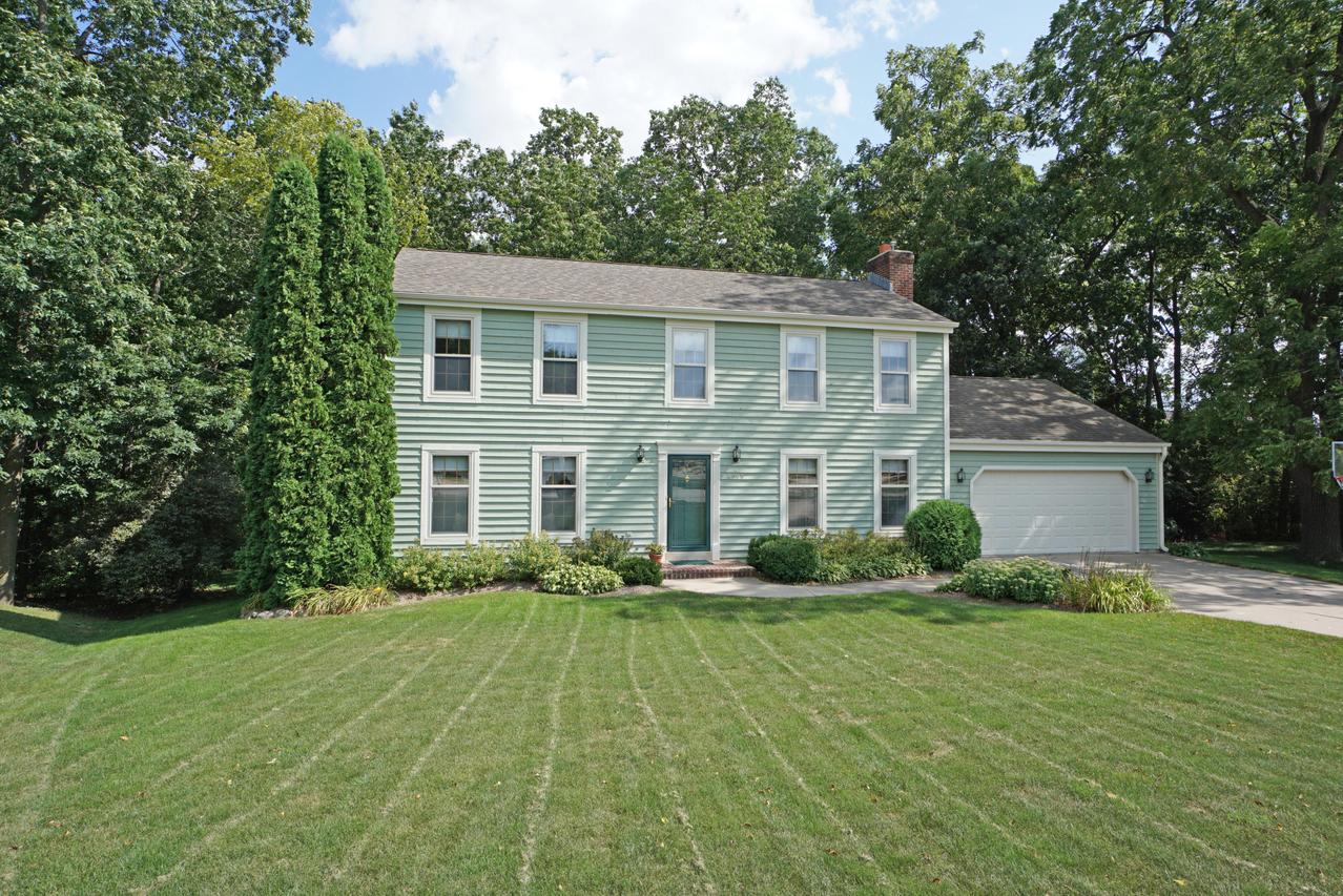 2505 Diane Ct, Waukesha, WI 53188
