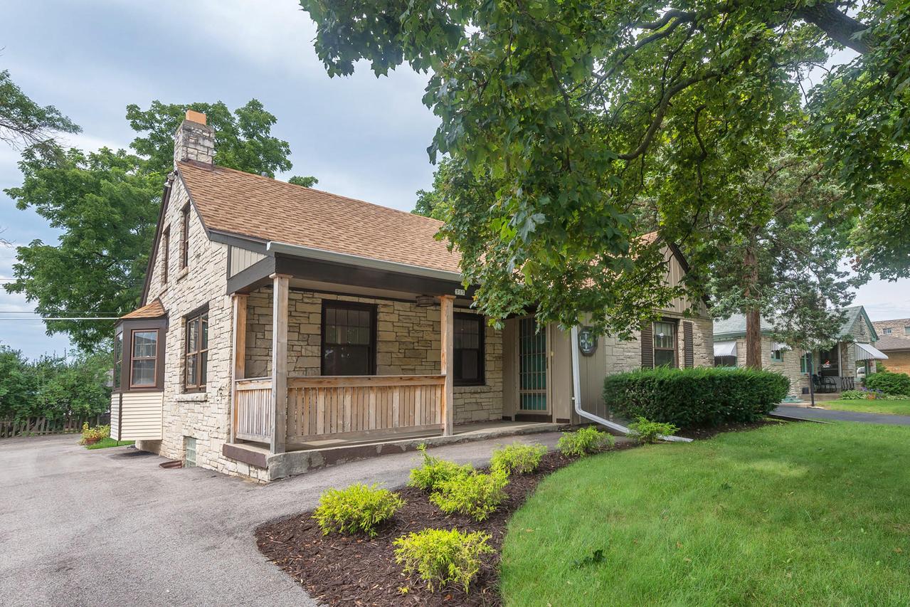 315 N 112th St, Wauwatosa, WI 53226