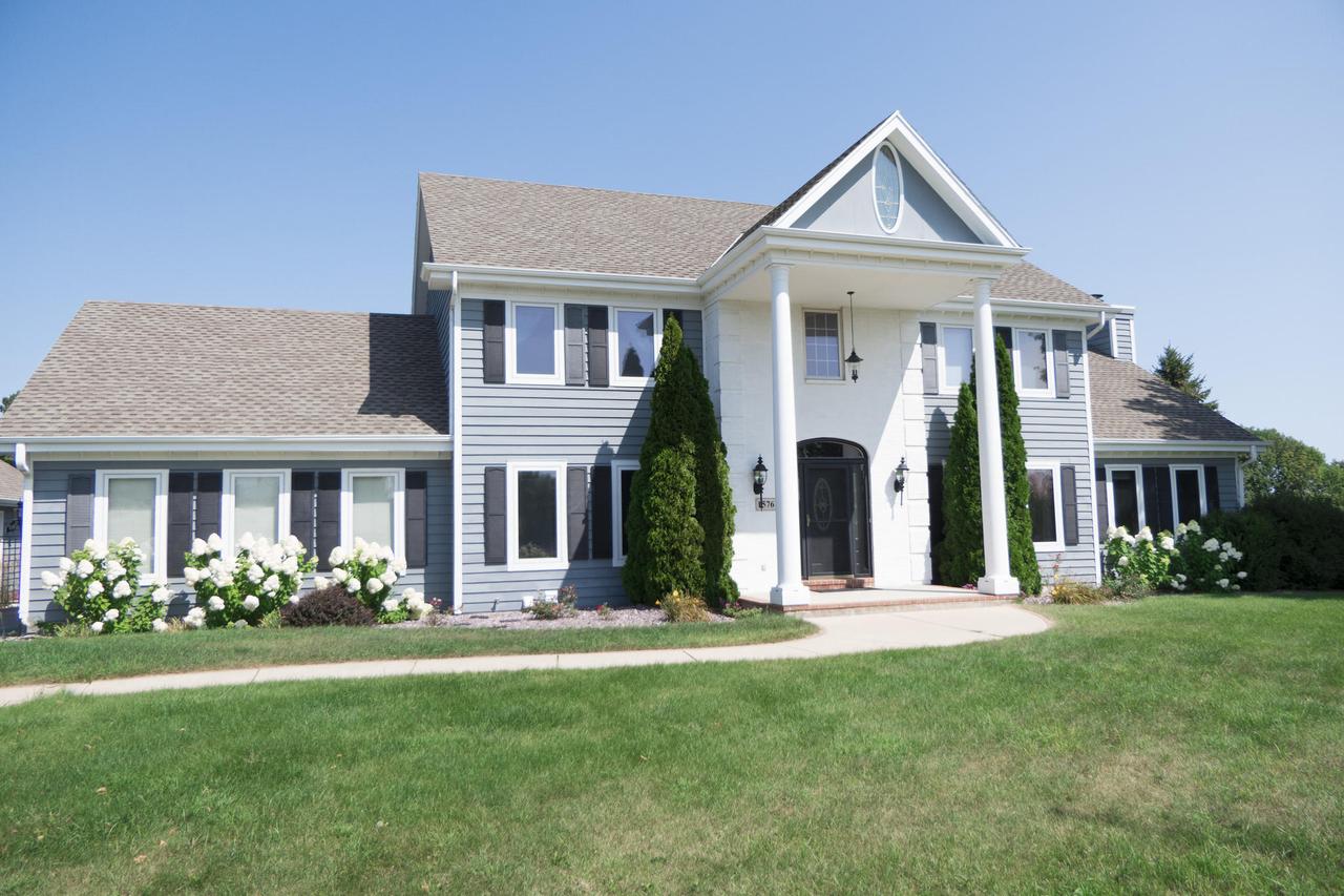 1576 Wolf Run, Richfield, WI 53076