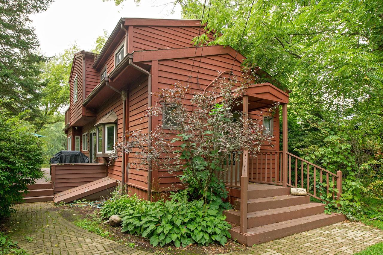 12727 N East Shoreland, Mequon, WI 53092