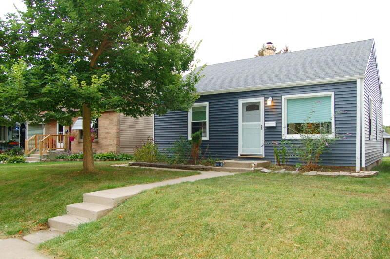 3245 S Dayfield Ave, Milwaukee, WI 53207