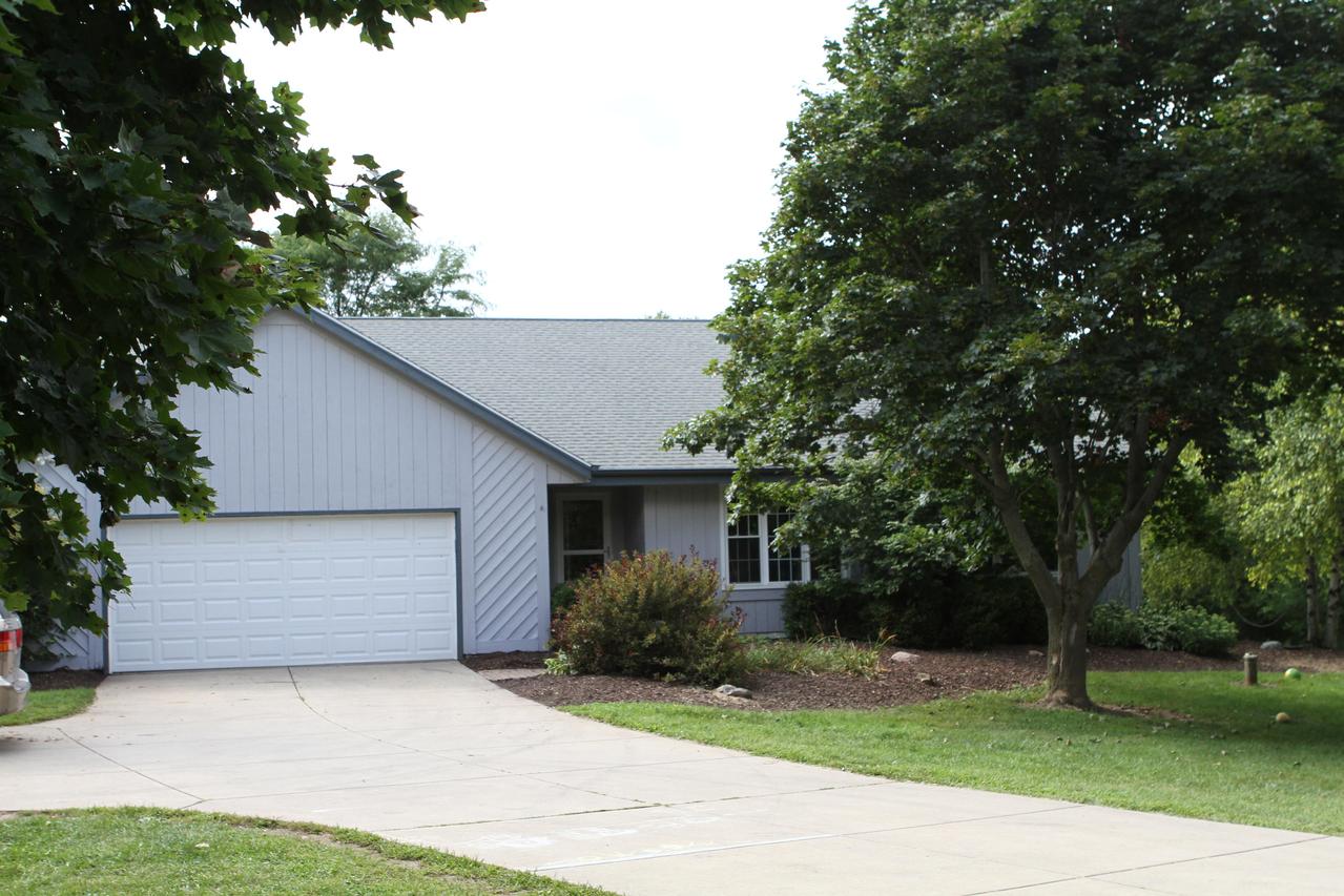 3125 S Wehr Rd, New Berlin, WI 53146