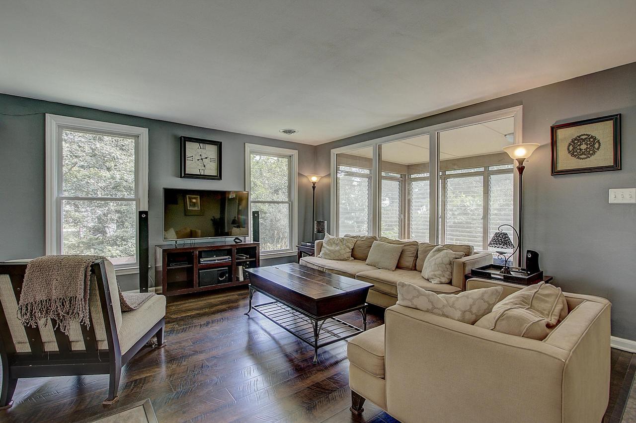 5724 S 115th St, Hales Corners, WI 53130