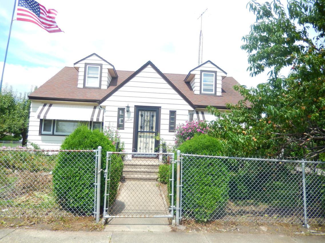 2420 51st St, Kenosha, WI 53140