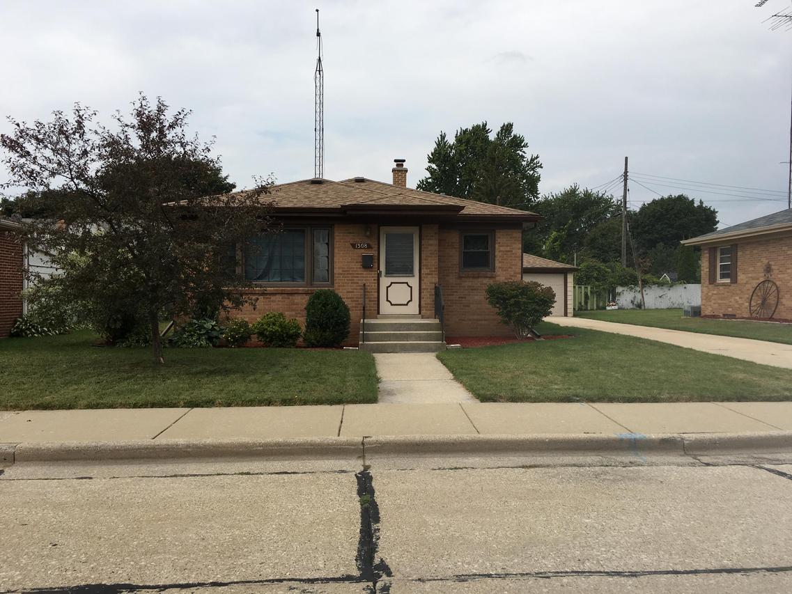 1308 Owen St, Racine, WI 53404