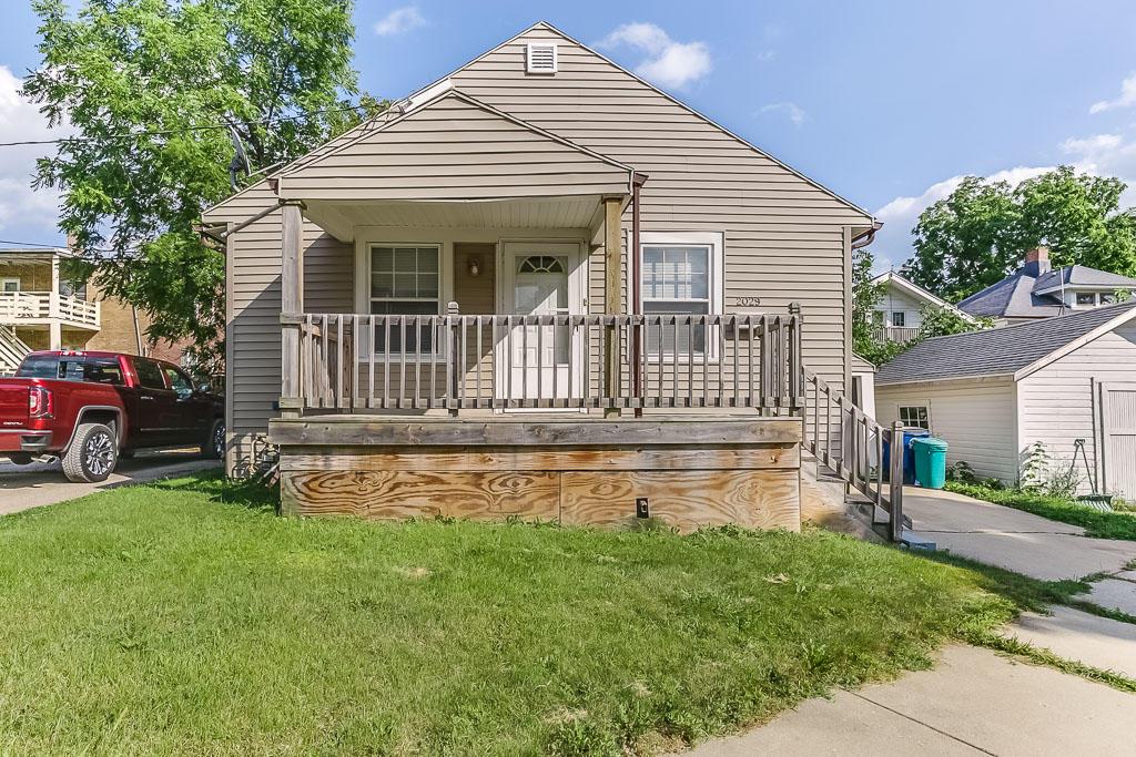2029 Grange Ave, Racine, WI 53403