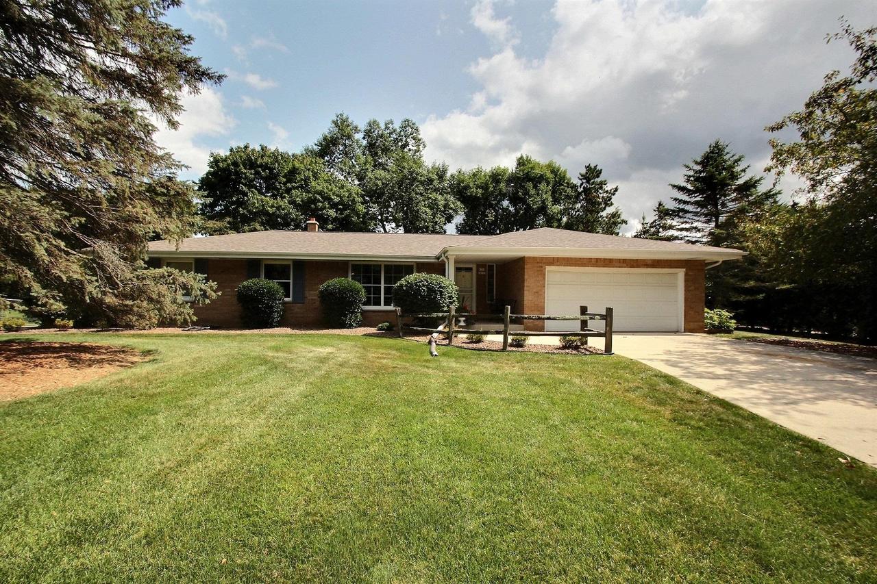 W229N4015 Sunset Dr., Pewaukee, WI 53072