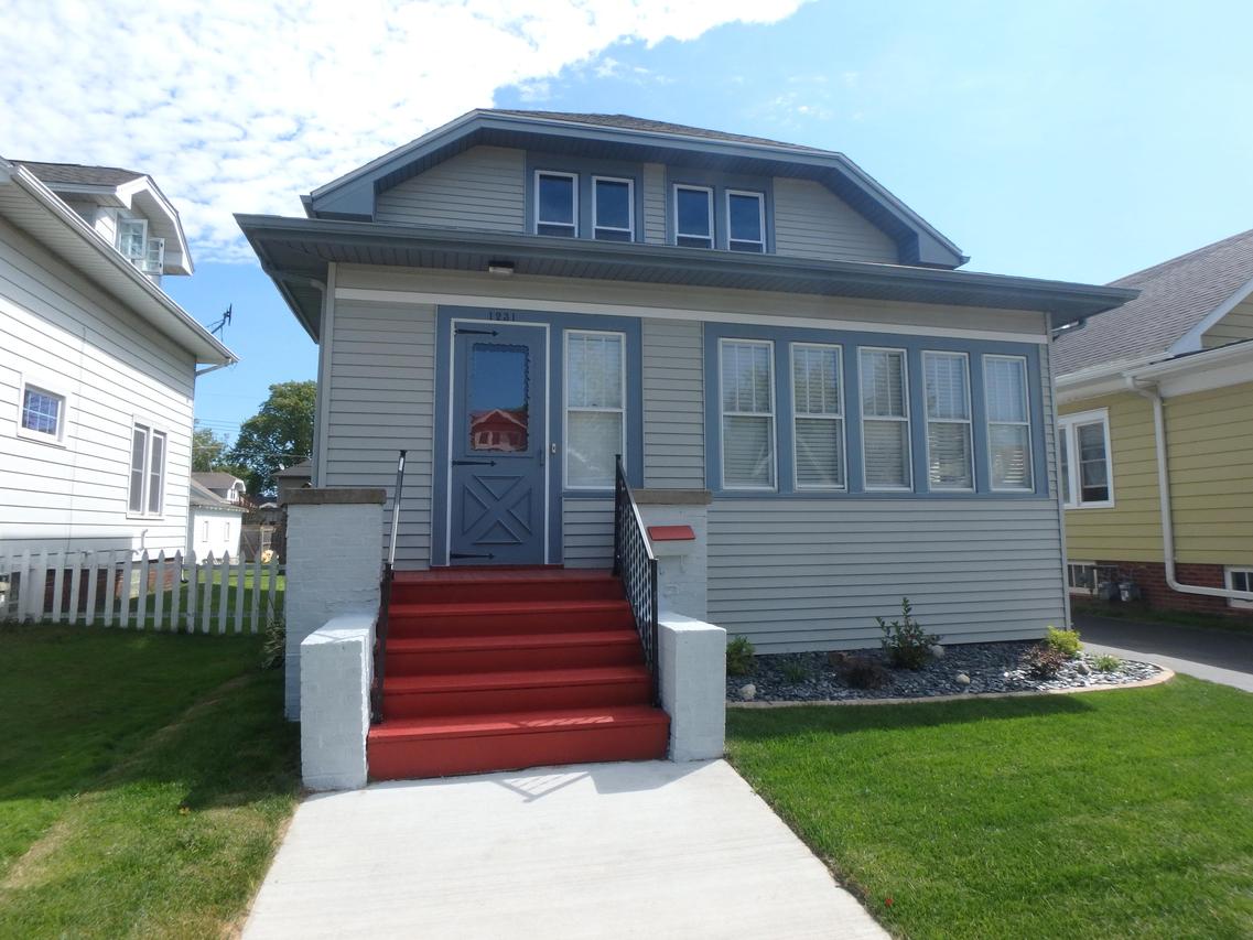 1231 West Lawn Ave, Racine, WI 53405
