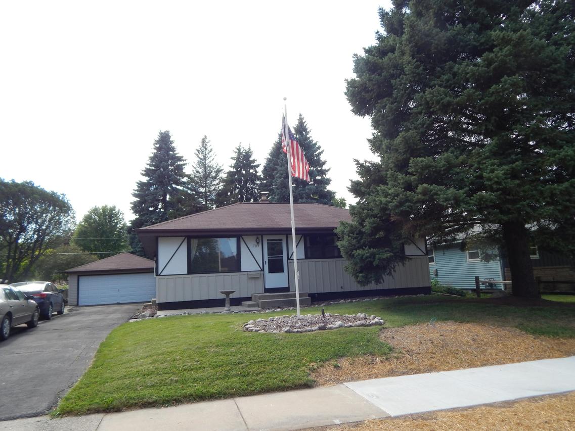 709 10th Ave, Grafton, WI 53024