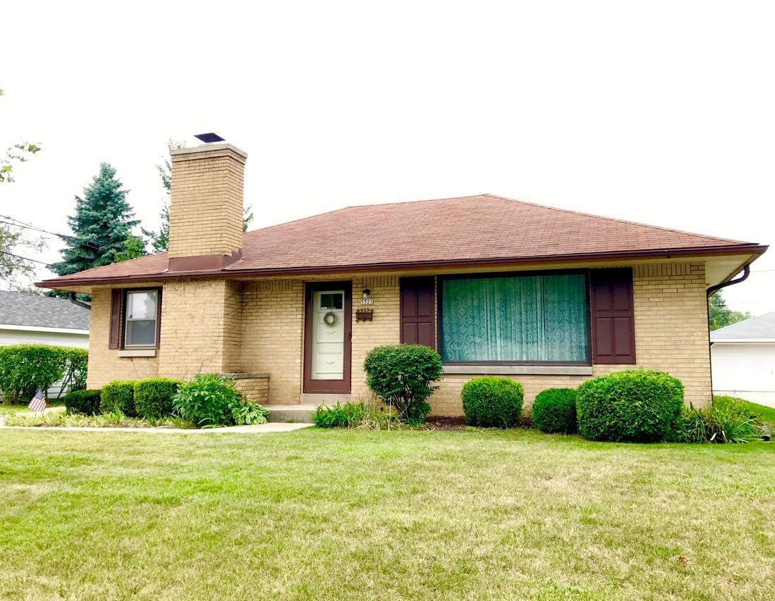 5321 N Navajo Ave, Glendale, WI 53217