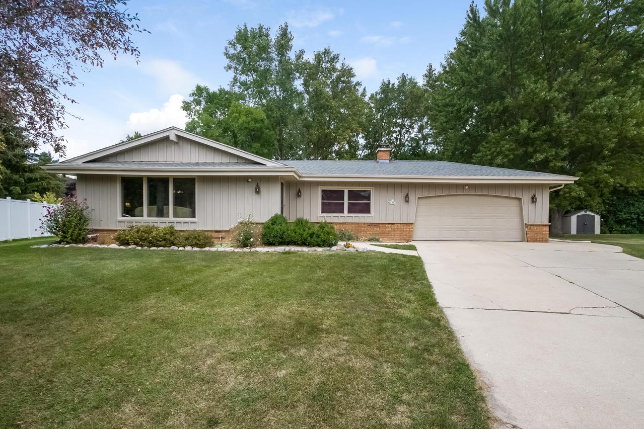 S72W16852 Briargate Ln, Muskego, WI 53150