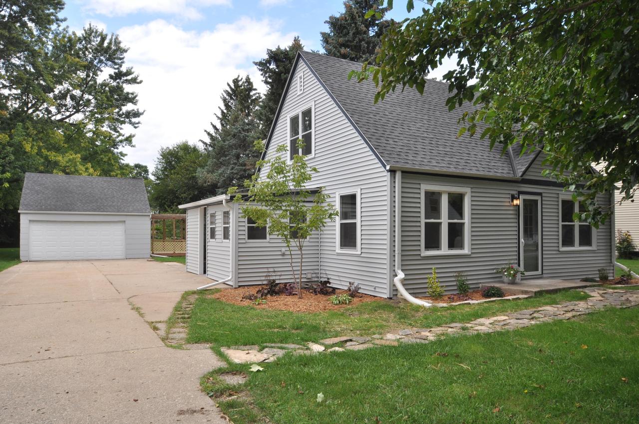 1331 S 120th St, West Allis, WI 53214