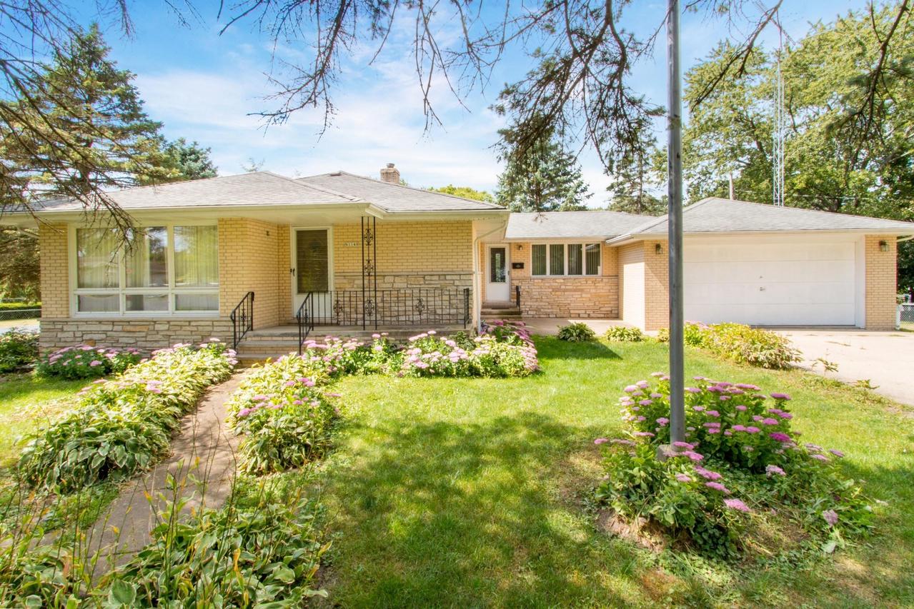 N1149 Rosewood Dr., Bloomfield, WI 53128