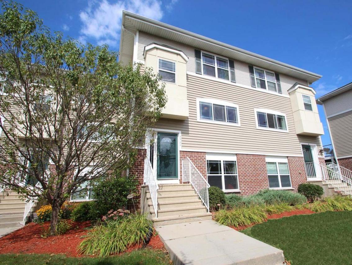 3524 E Barnard Ave, Cudahy, WI 53110