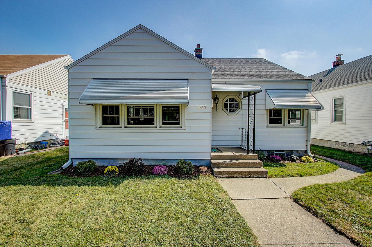 2426 S 74th St, West Allis, WI 53219