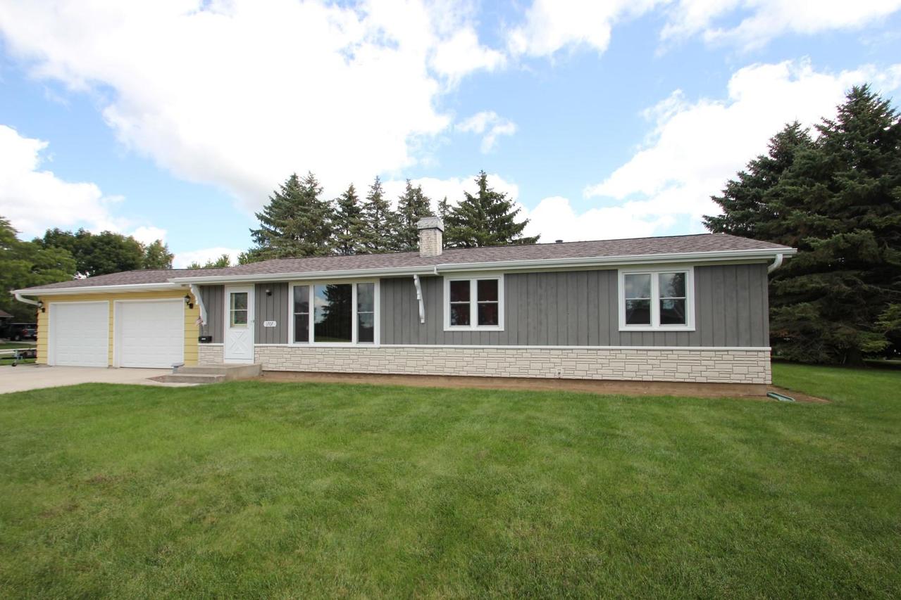 1707 Sunset Ln, New Holstein, WI 53061