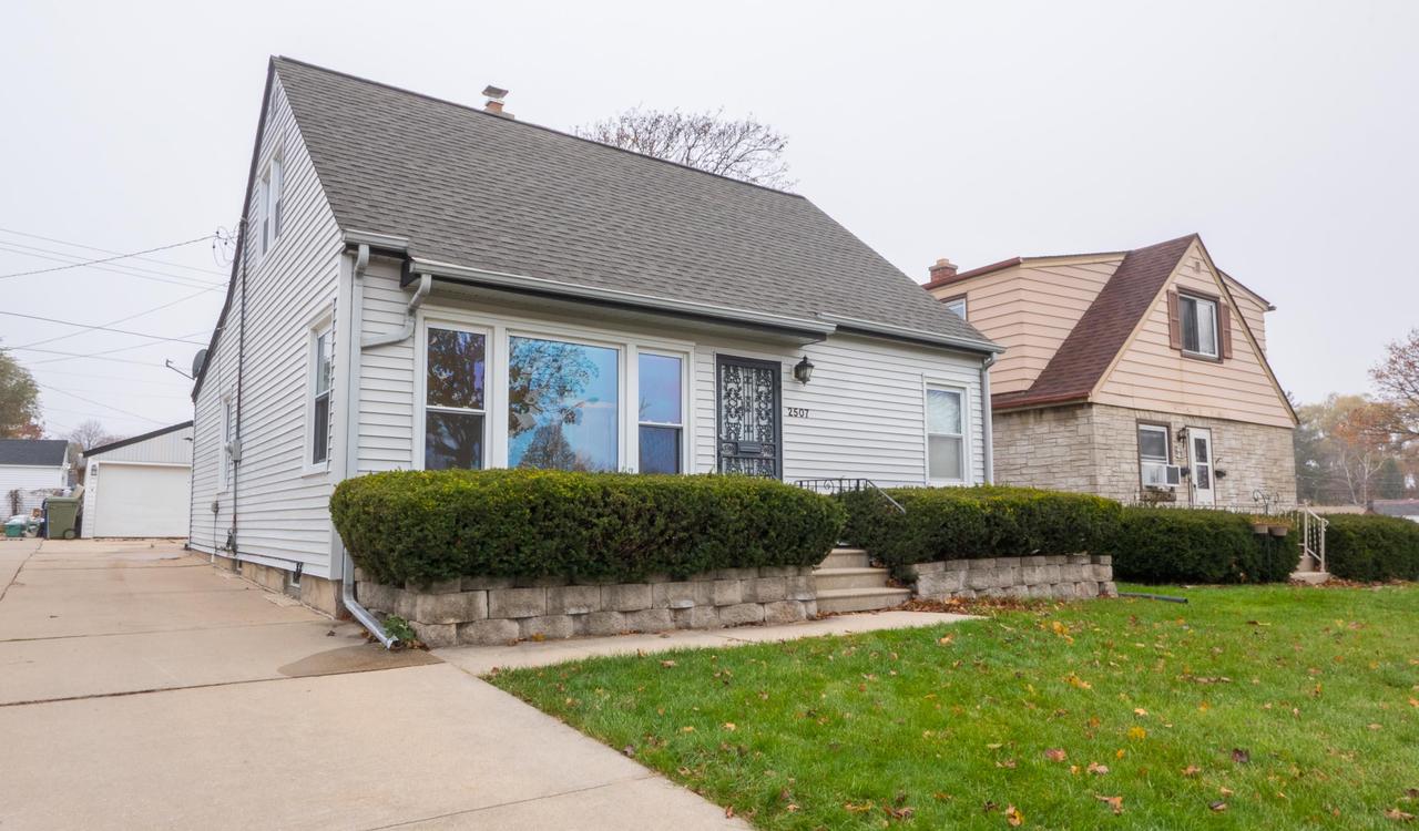 2507 S 68th St., Milwaukee, WI 53219