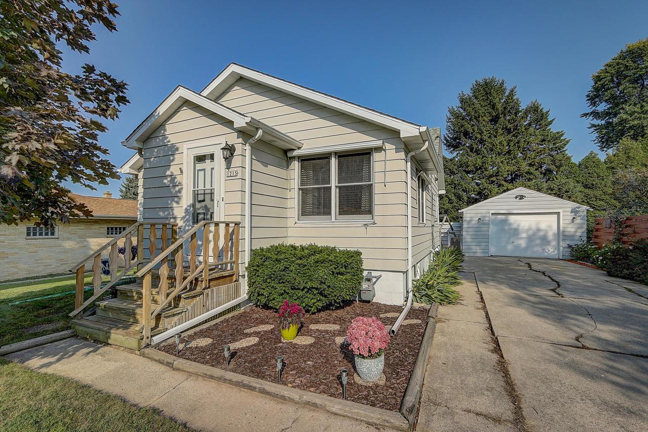 1215 N 27th St, Sheboygan, WI 53081