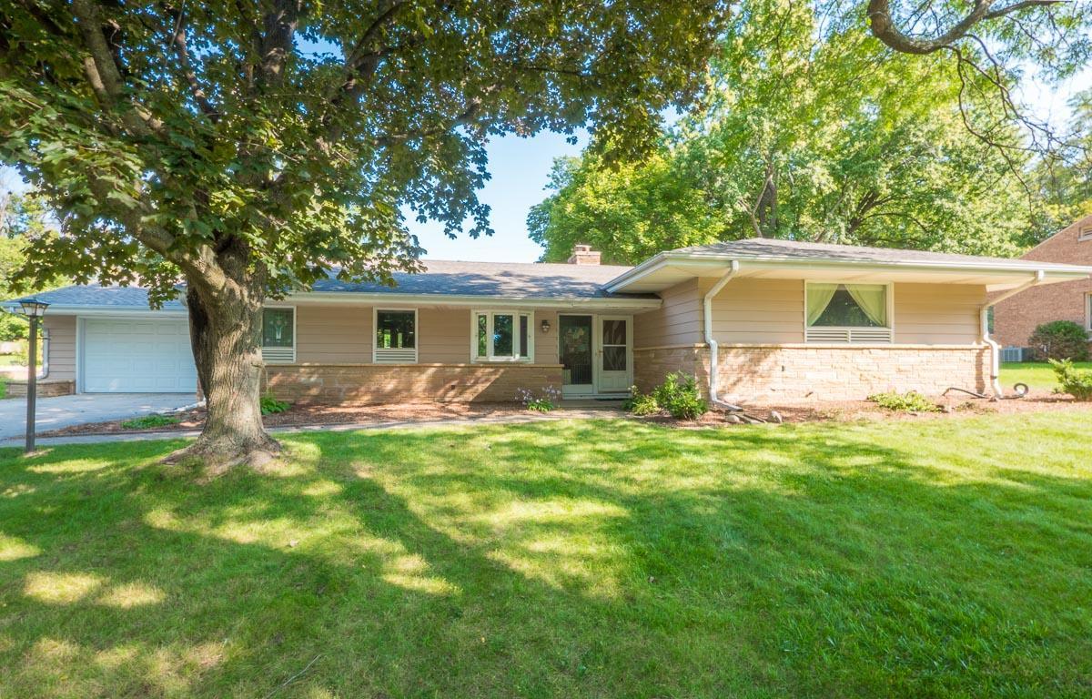 N87W15952 Kenwood Blvd., Menomonee Falls, WI 53051
