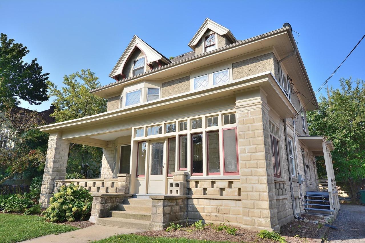 614 Maple Ave #616, Waukesha, WI 53186