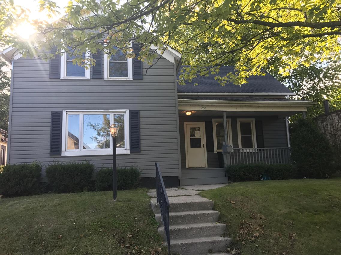 1310 S 17th St., Manitowoc, WI 54220
