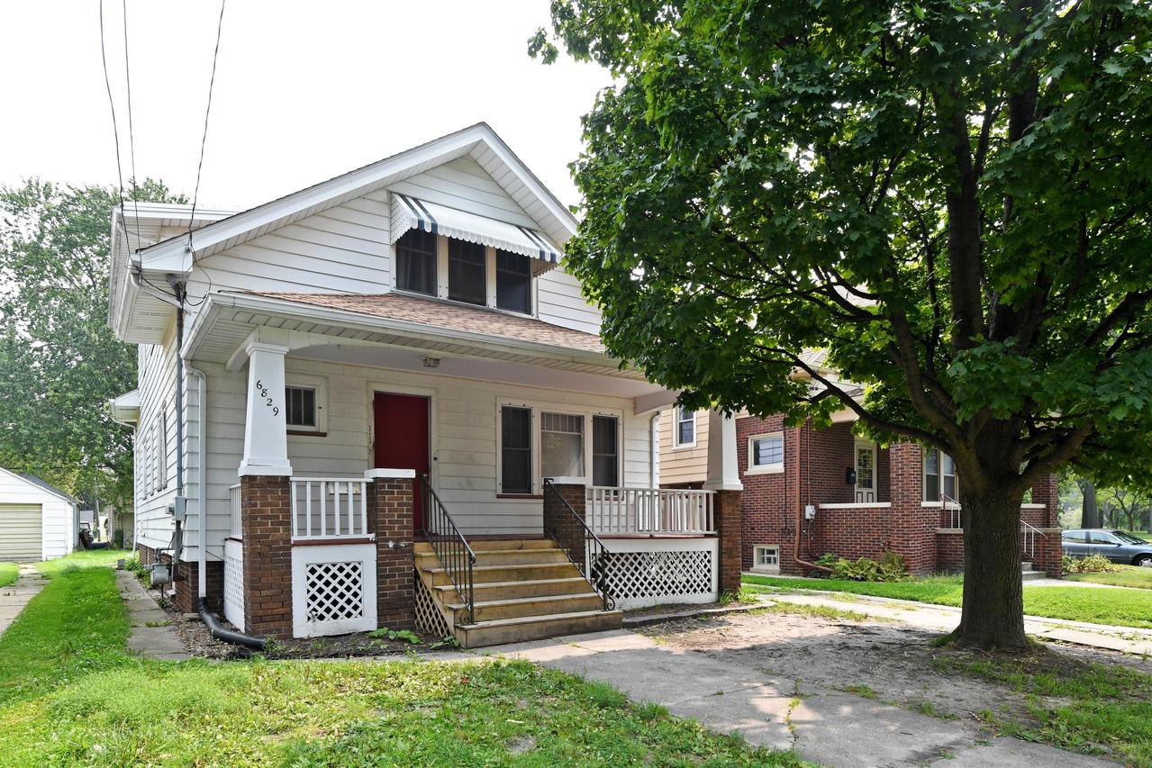 6829 22nd Ave, Kenosha, WI 53143
